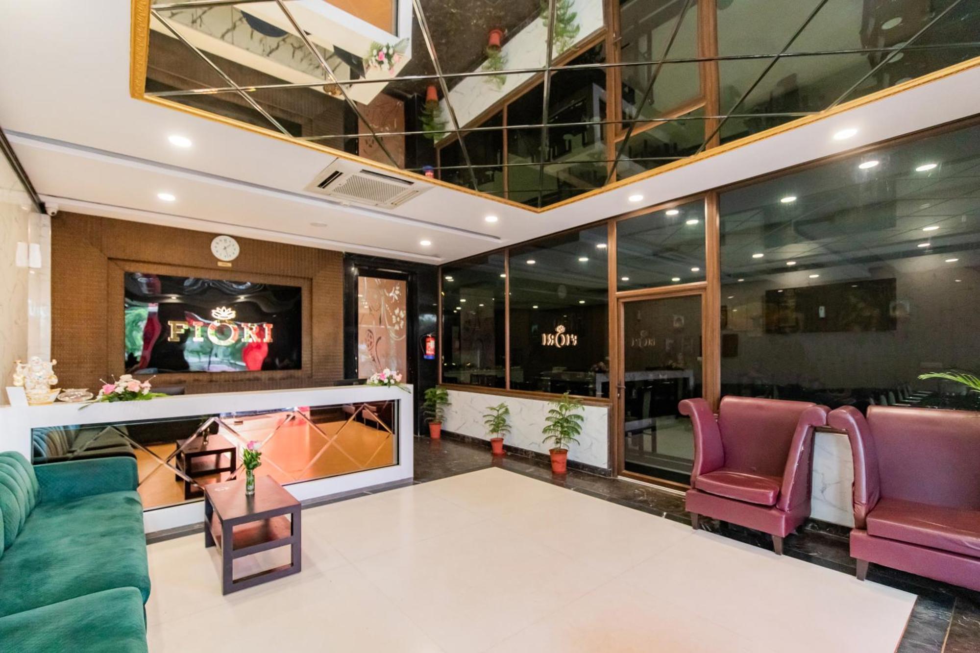 Foxoso Fiori Hotel Jaipur Bagian luar foto
