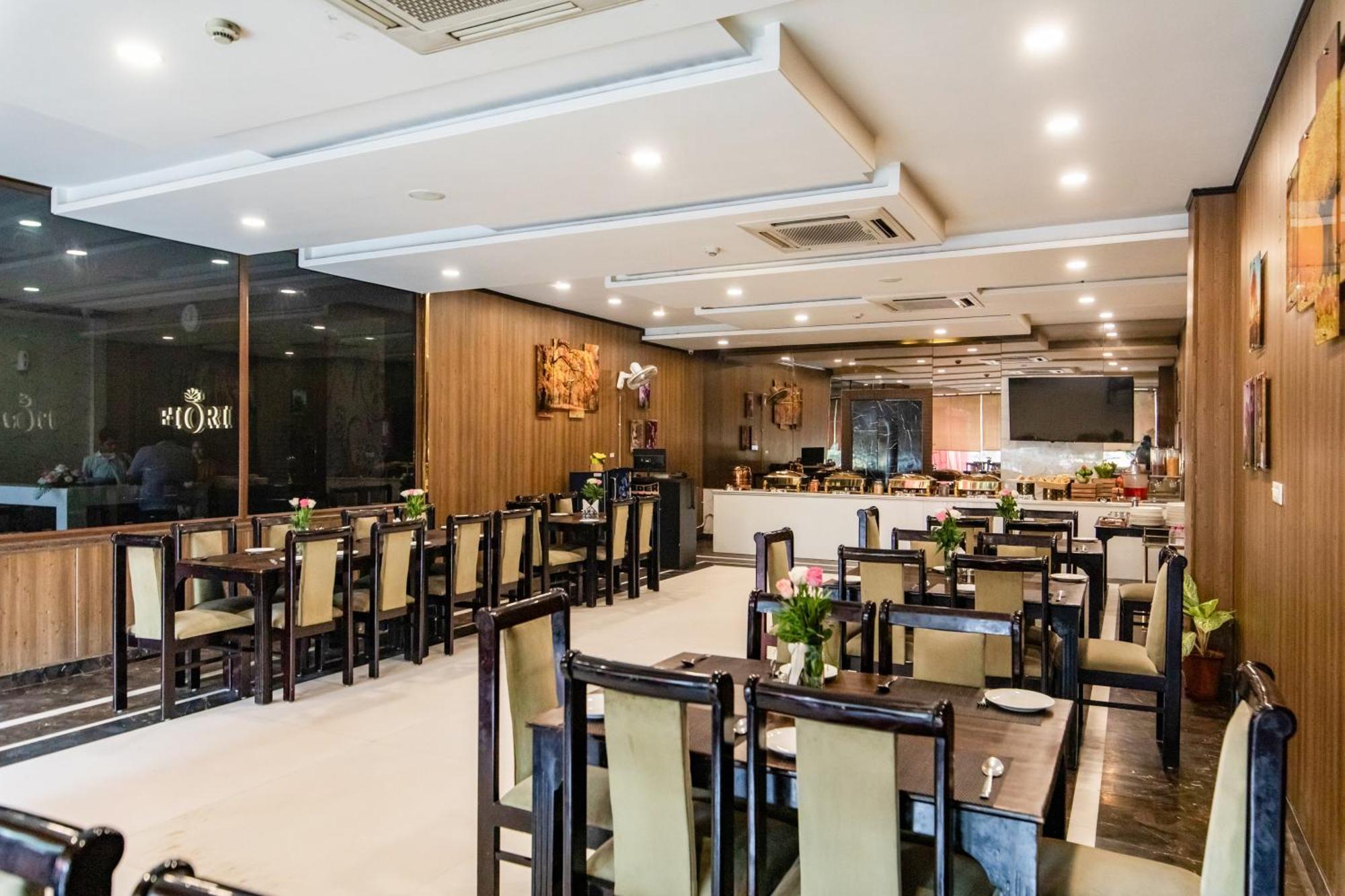 Foxoso Fiori Hotel Jaipur Bagian luar foto