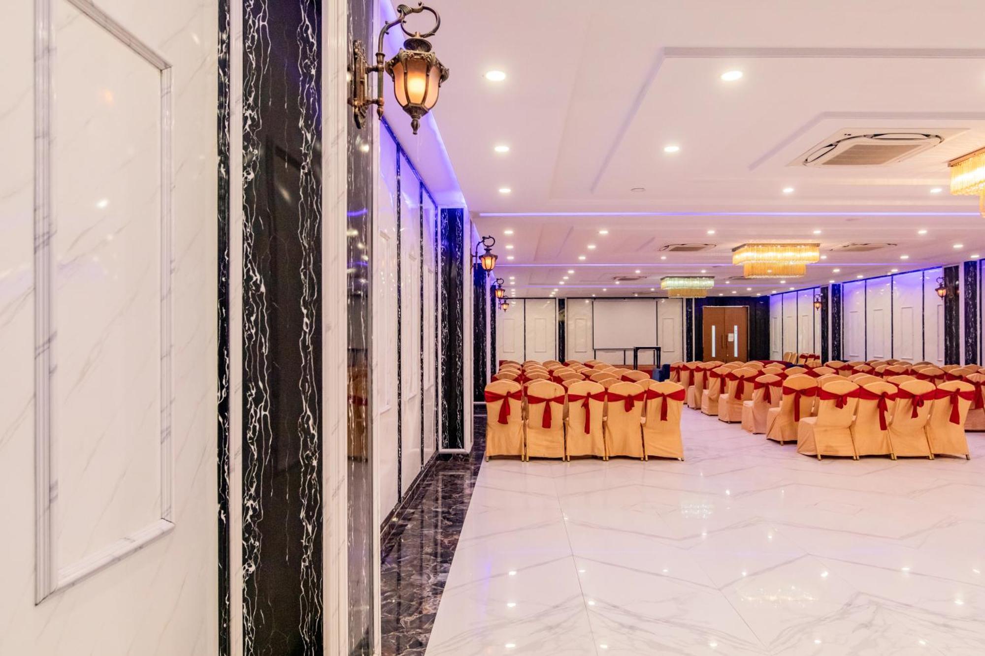 Foxoso Fiori Hotel Jaipur Bagian luar foto