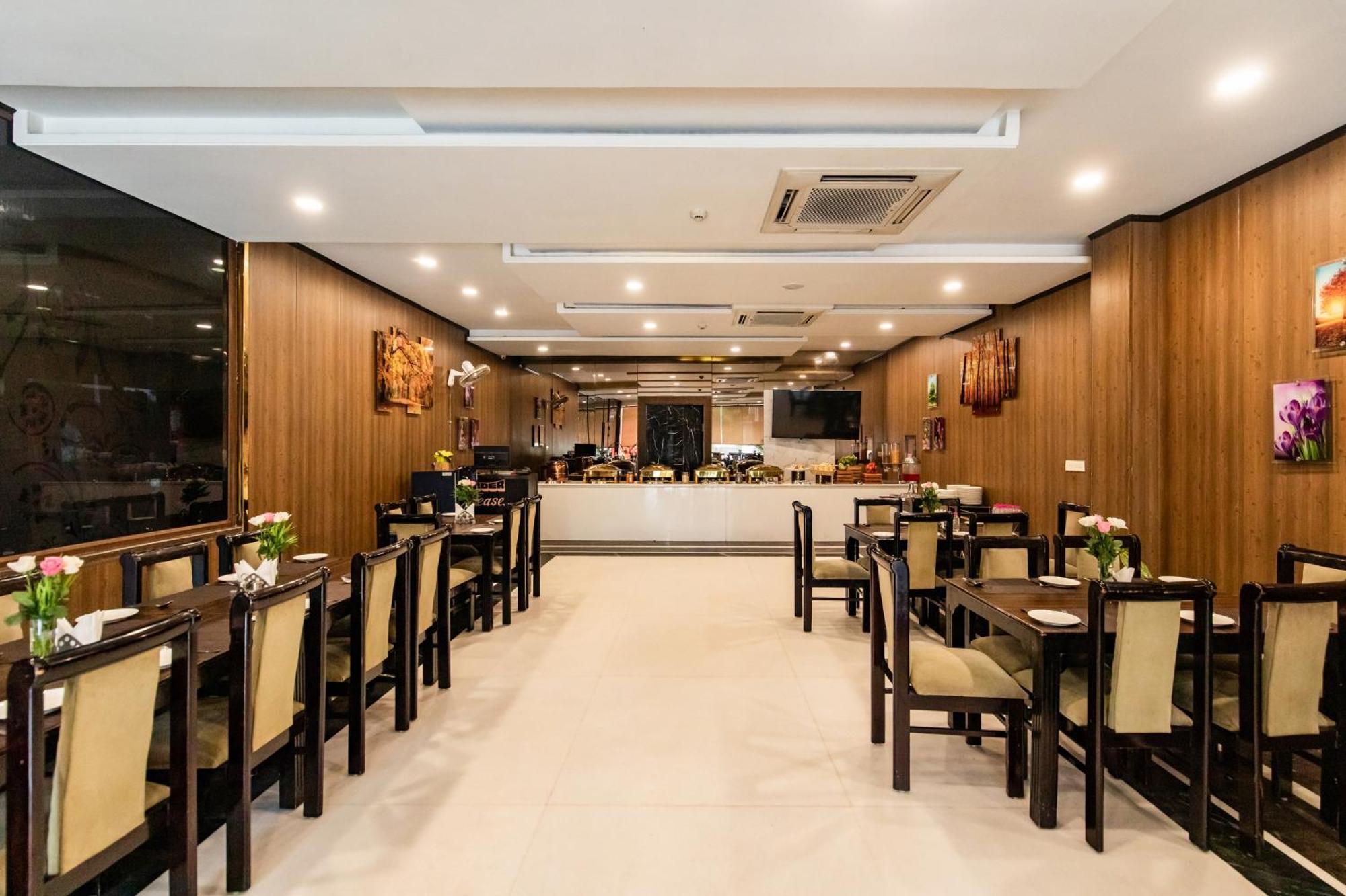 Foxoso Fiori Hotel Jaipur Bagian luar foto